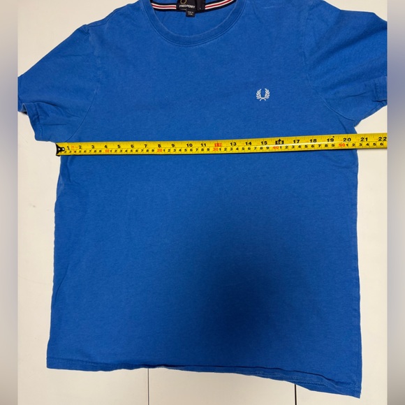 Fred Perry blue t-shirt - Picture 2 of 7